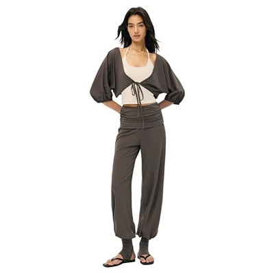 So kom txaus Effortless Peb -Piece Workout Set